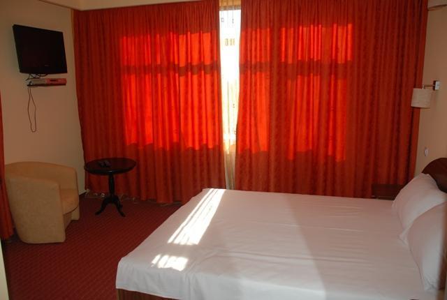 Hotel Coliseum Calafat Phòng bức ảnh